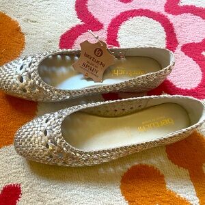 Bertucci Women's metalic gold Flats